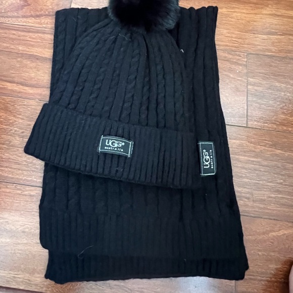 UGG black cable-knit hat and scarf - Picture 2 of 2